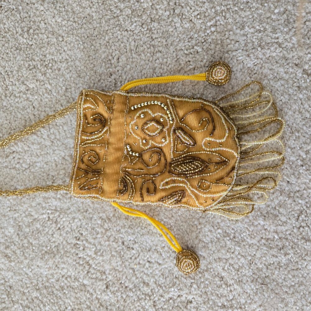 Small gold hand embroidered beaded purse for garden party - Picture 13 of 14
